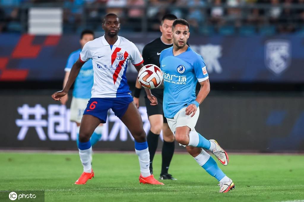 纽卡斯尔迎中超关键赛；今晚再遭质疑；目标明确；临场指挥获称赞的简单介绍